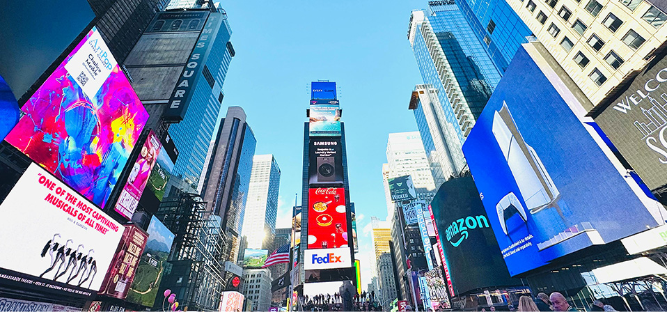 How Can Global-Bound Brands
Illuminate Overseas Markets
Through OOH?